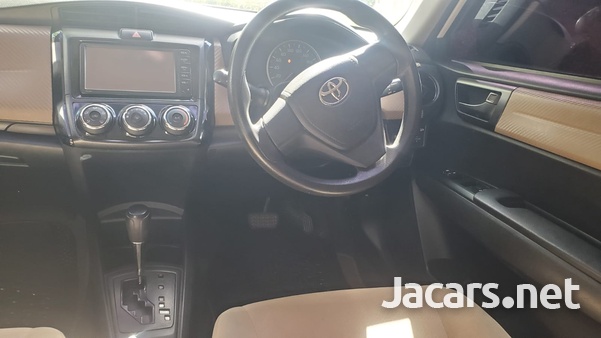 Toyota Axio 1,5L 2015-12