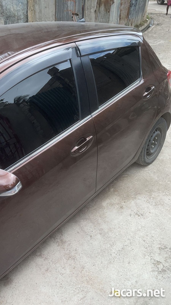 Toyota Vitz 1,0L 2012-4