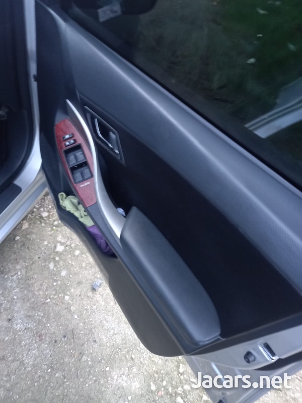 Toyota Allion 2,0L 2012-8
