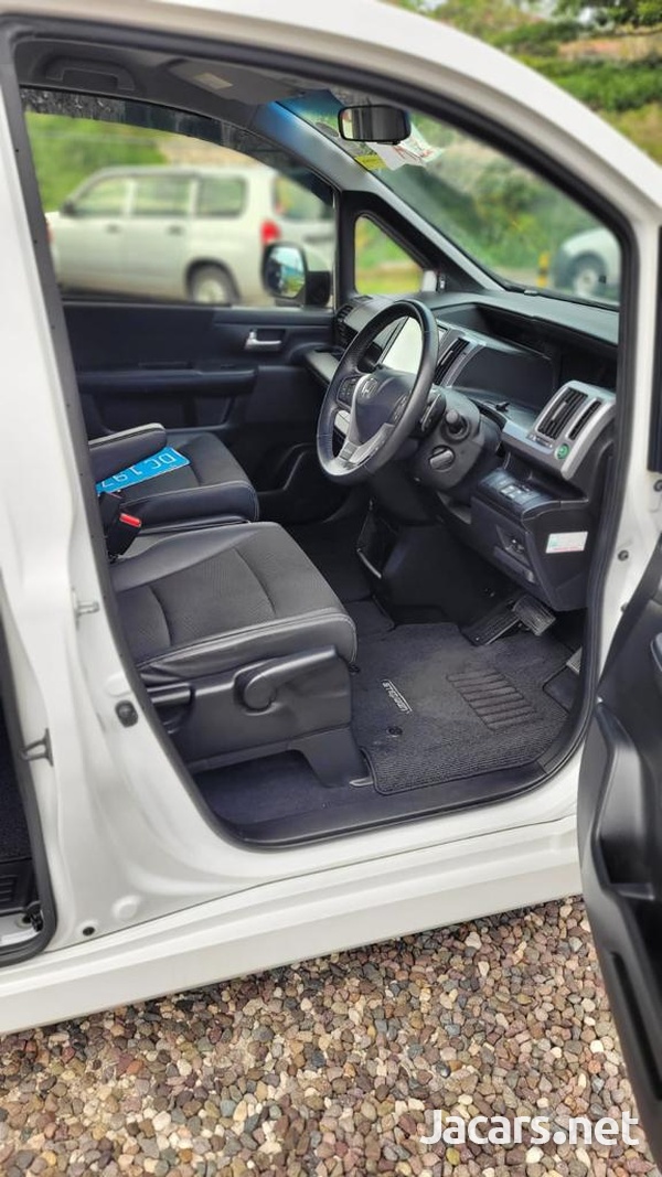 Honda Stepwgn Spada 2,0L 2014-7