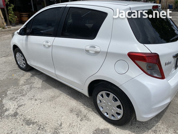 Toyota Vitz 1,3L 2014-3