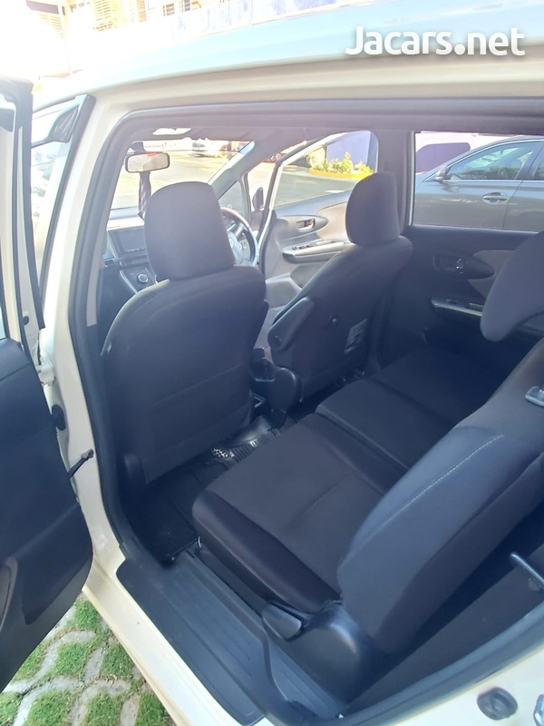 Toyota Wish 1,8L 2011-6