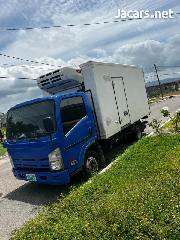 2009 Isuzu Truck-11