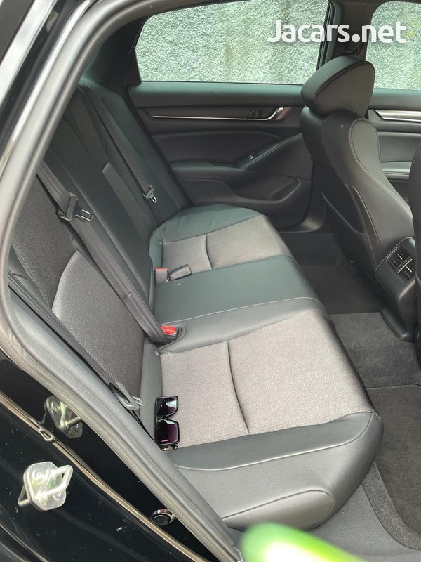 Honda Accord 1,5L 2020-13
