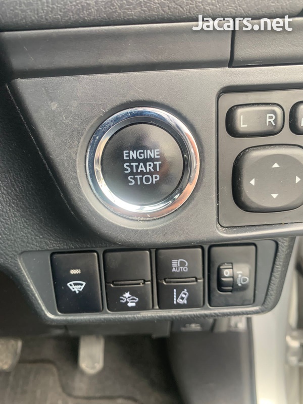 Toyota Axio 1,5L 2017-9