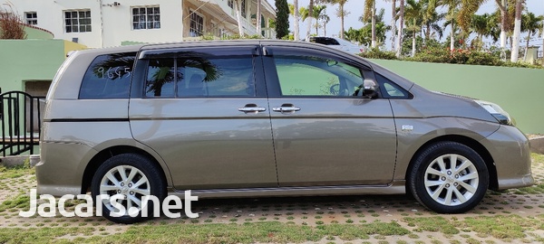 Toyota Isis 2,0L 2014-3