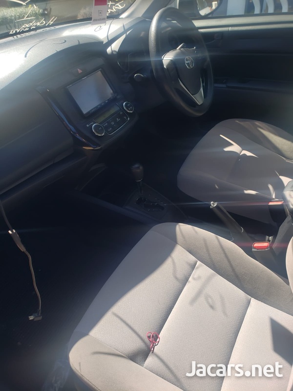 Toyota Axio 1,5L 2015-8