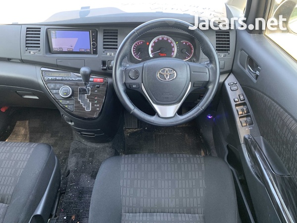 Toyota Isis 2,0L 2012-8
