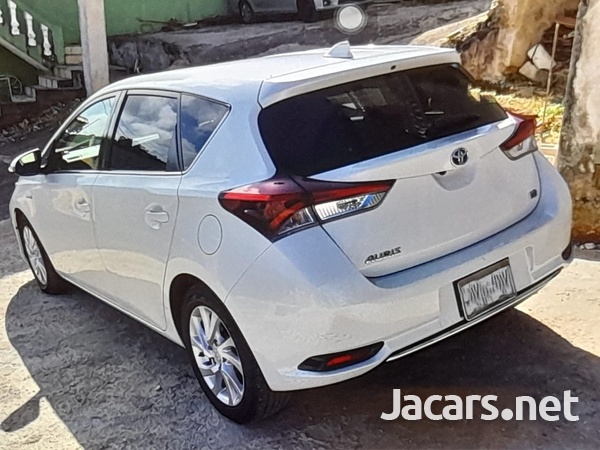 Toyota AURIS 1,8L 2016-4