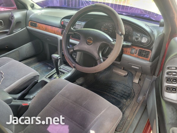 Nissan Bluebird 2,0L 1992-5