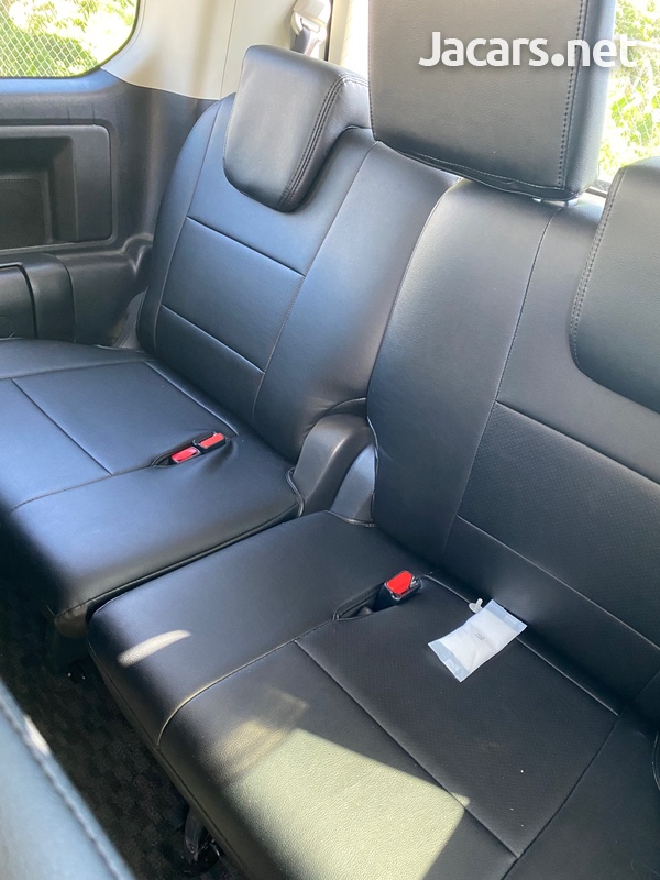 Toyota Voxy 2,0L 2013-10