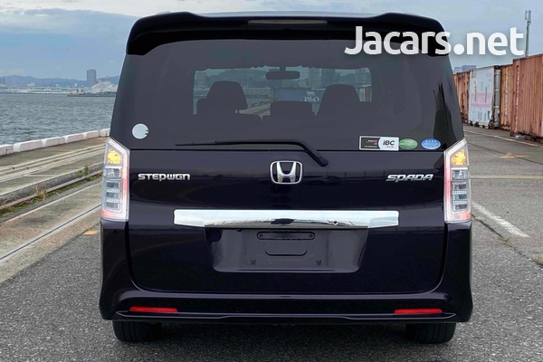 Honda Stepwgn Spada 2,0L 2013-5