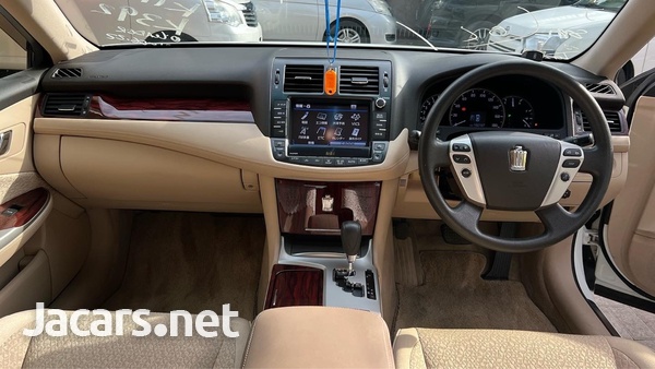 Toyota Crown 2,5L 2013-9