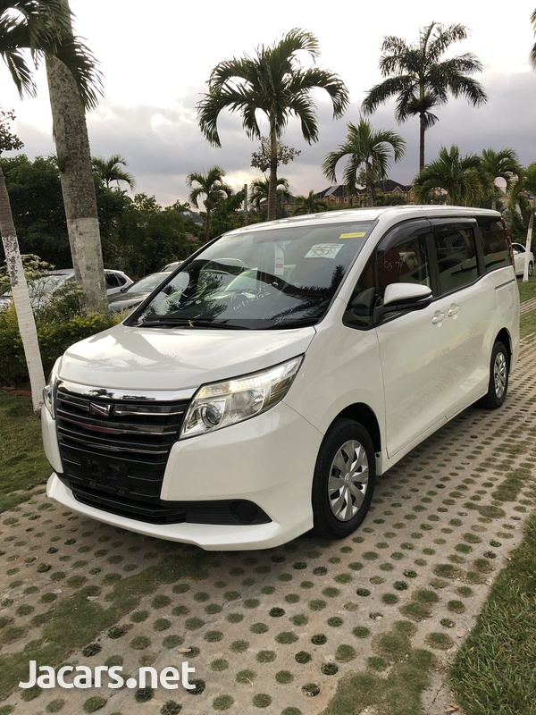 Toyota Noah 2,0L 2014-6