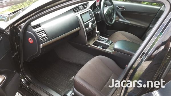 Toyota Mark X 2,5L 2013-5