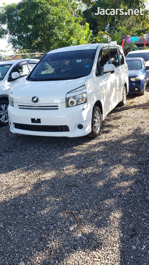 Toyota Voxy 2,0L 2010-1