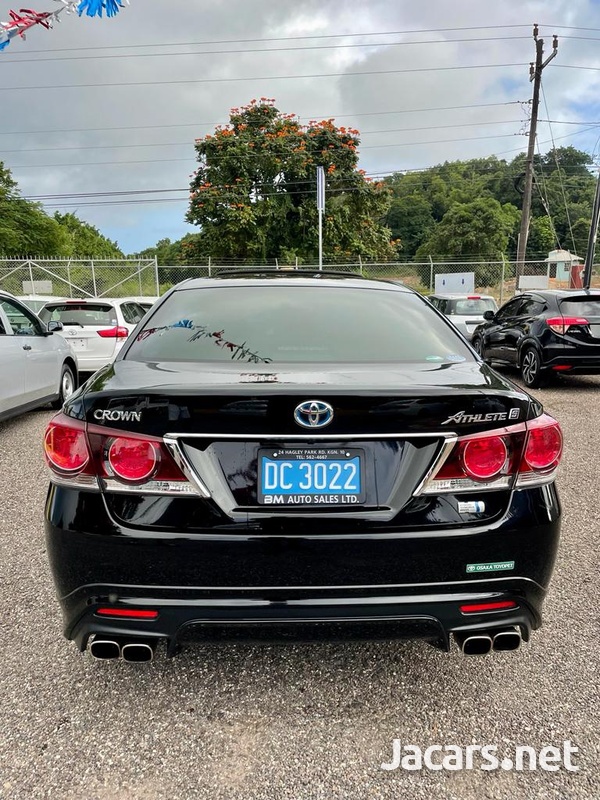Toyota Crown 2,5L 2016-8