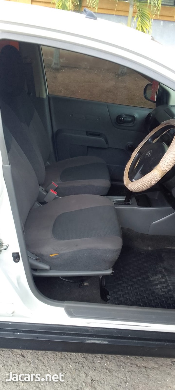 Nissan AD Wagon 1,5L 2014-6