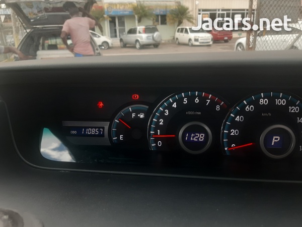 Toyota Voxy 2,0L 2013-10