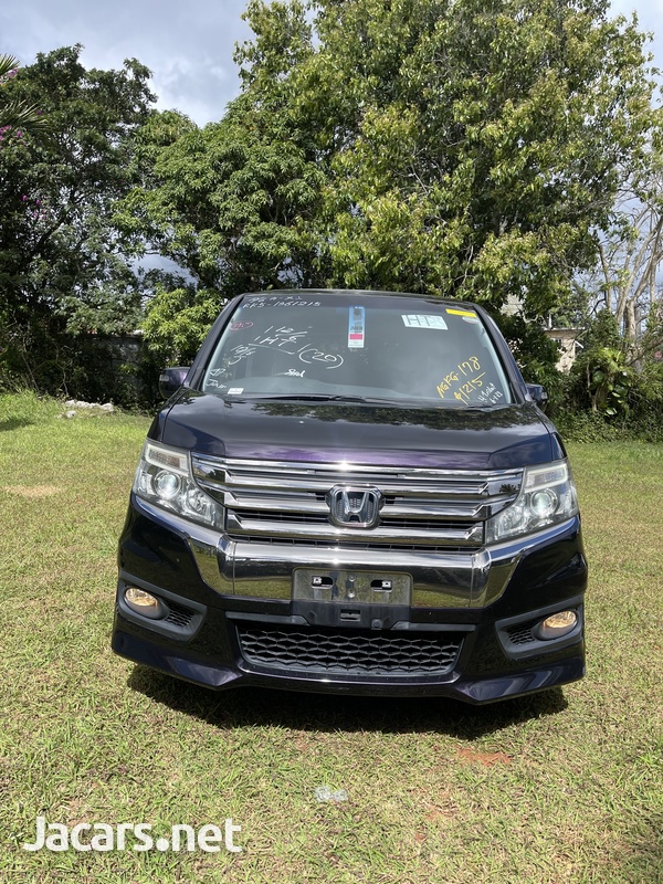 Honda Stepwgn Spada 2,0L 2013-6