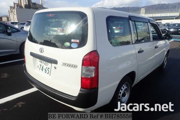 Toyota Probox 1,4L 2016-6
