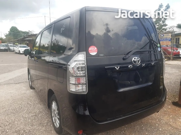 Toyota Voxy 2,0L 2013-3