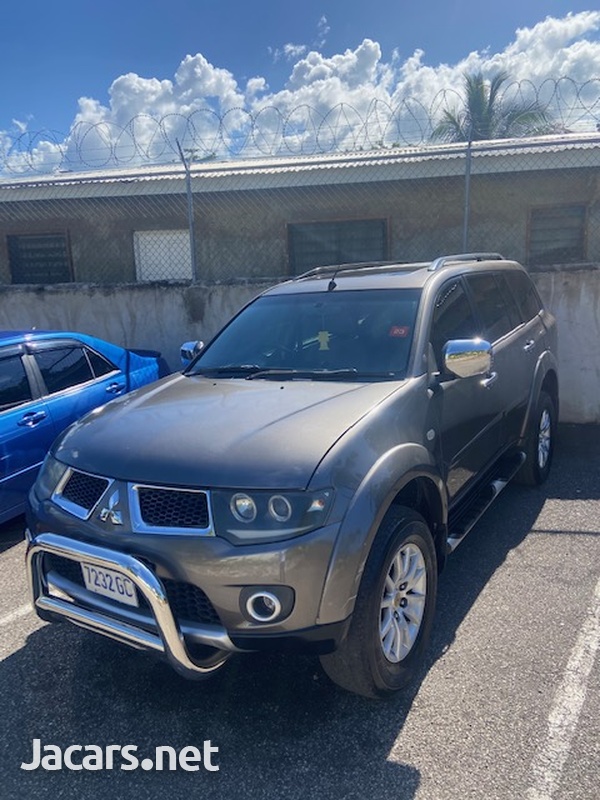 Mitsubishi Montero Sport 2,5L 2012-1