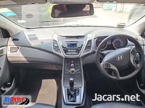 Hyundai Elantra 2,0L 2014-7