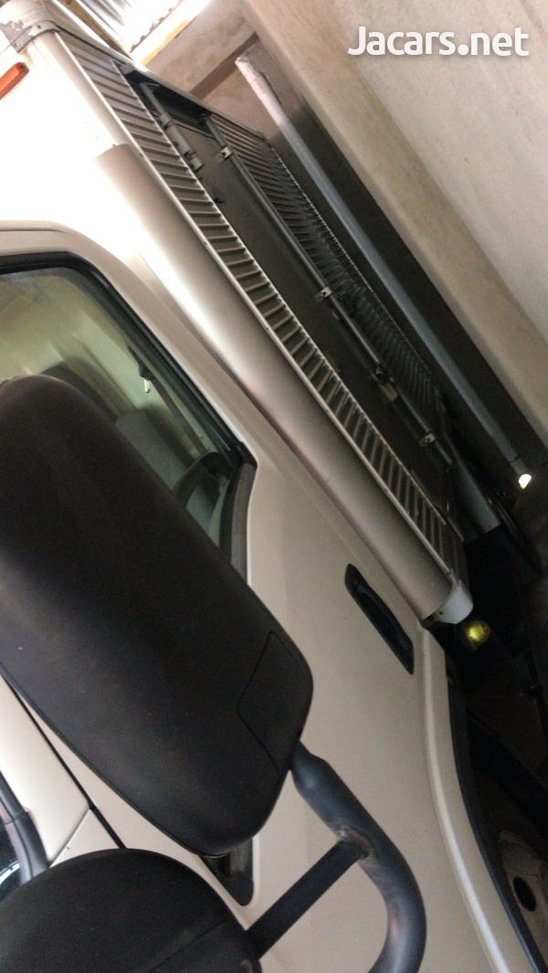 2007 Isuzu Box Truck-7