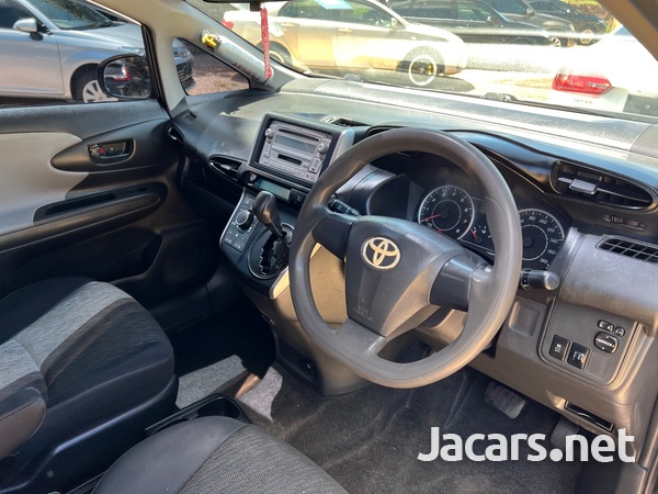 Toyota Wish 2,0L 2010-6