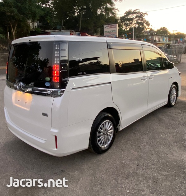 Toyota Voxy 2,0L 2014-4