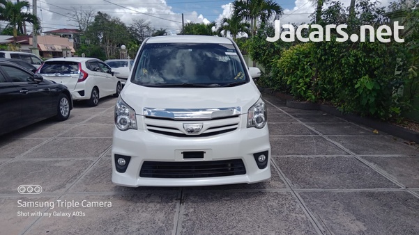 Toyota Noah 2,0L 2013-2