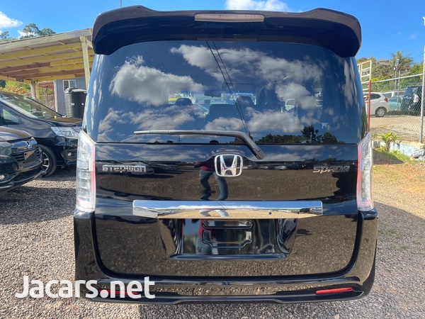 Honda Stepwgn Spada 2,0L 2013-5
