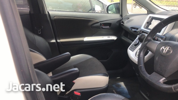 Toyota Wish 1,8L 2012-8