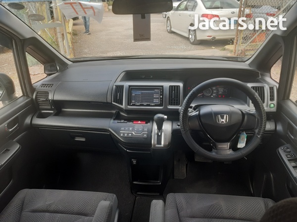 Honda Stepwgn Spada 2,0L 2012-5