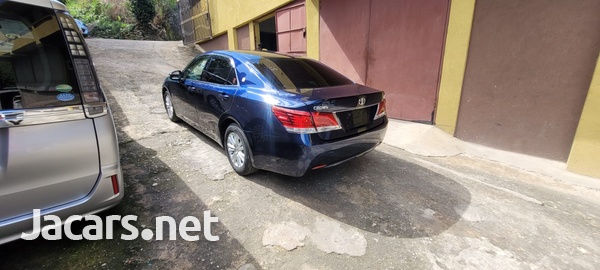Toyota Crown 2,5L 2013-6
