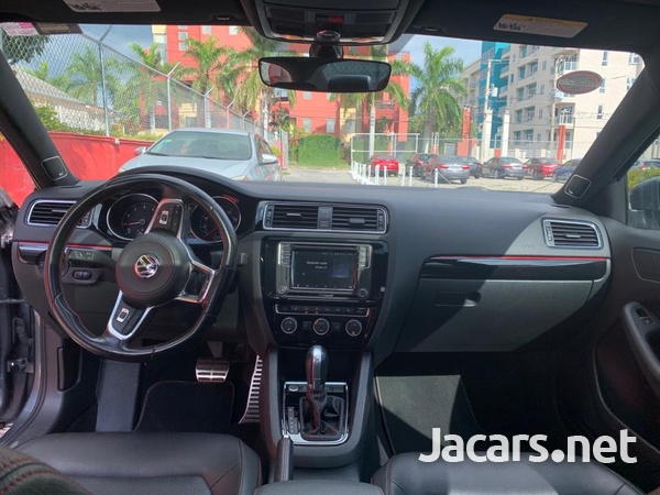 Volkswagen Jetta 2,0L 2017-9