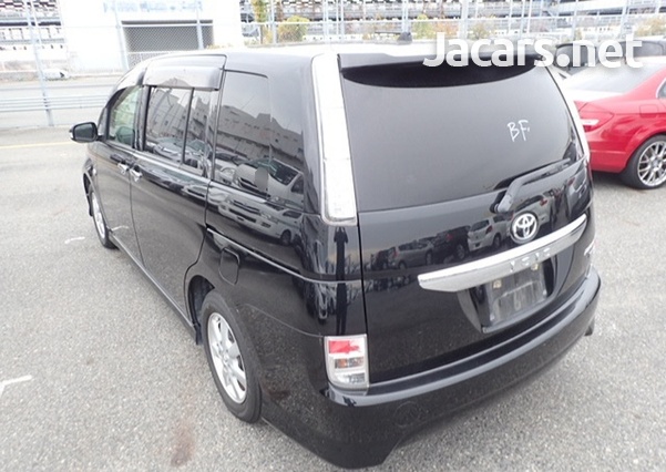 Toyota Isis 1,8L 2012-5