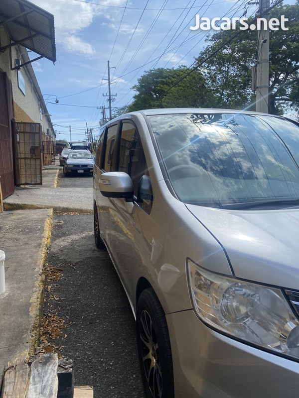 Honda Stepwgn 2,0L 2014-4