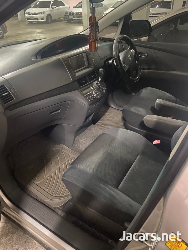 Toyota Estima 2,0L 2010-4