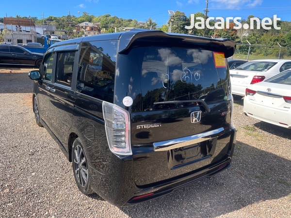 Honda Stepwgn Spada 2,0L 2013-5