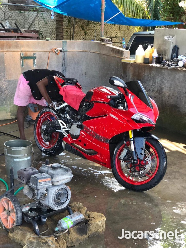 2017 Ducati Panigale-1