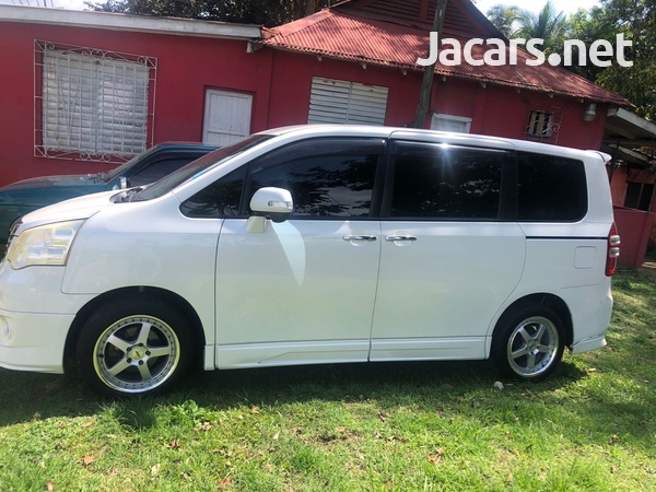 Toyota Noah 2,0L 2012-2