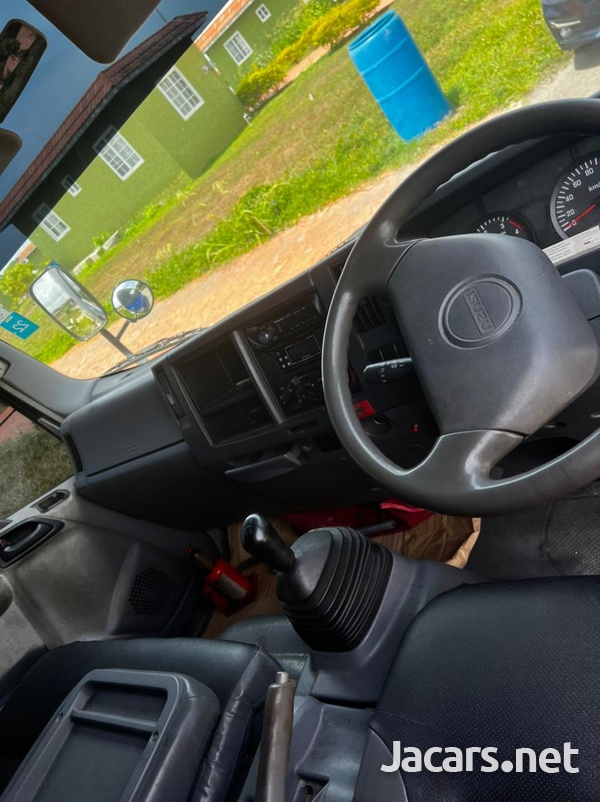 2009 Isuzu Truck-6