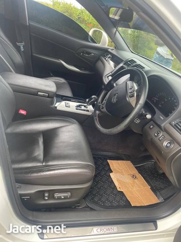 Toyota Crown 2,5L 2011-3