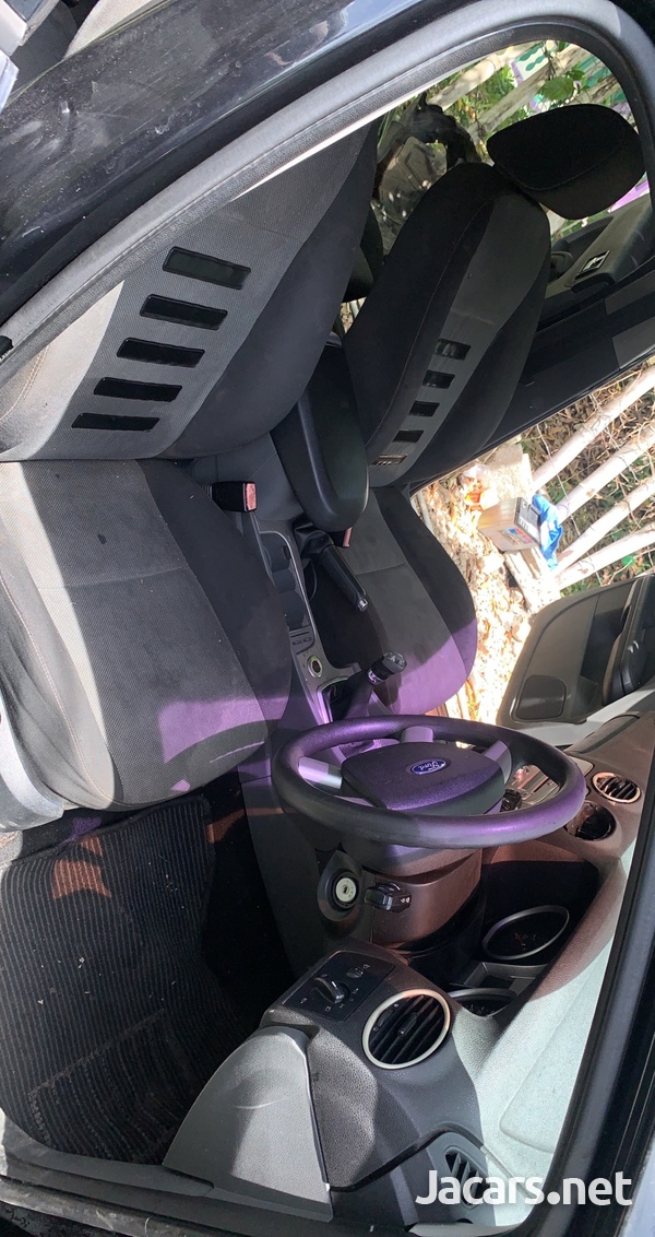 Ford Focus 1,6L 2010-7