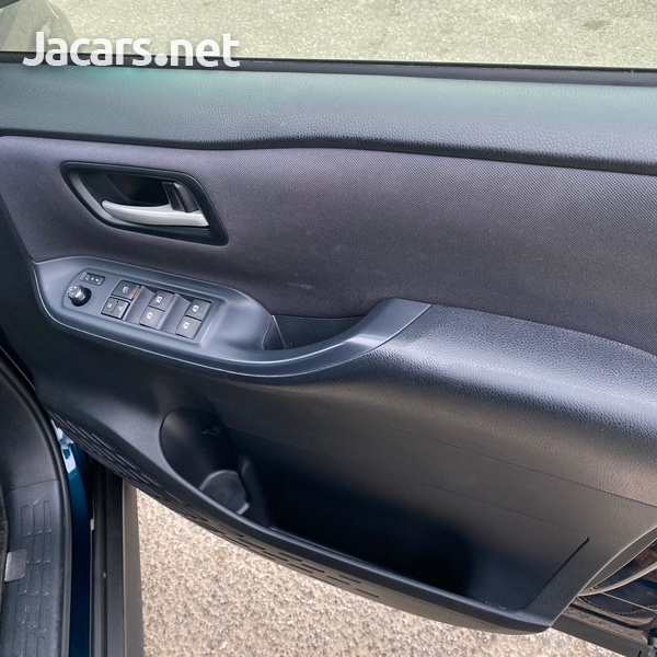 Toyota Voxy 2,0L 2014-7