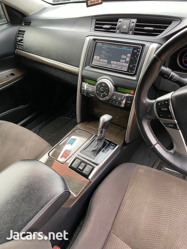 Toyota Mark X 2,5L 2013-5