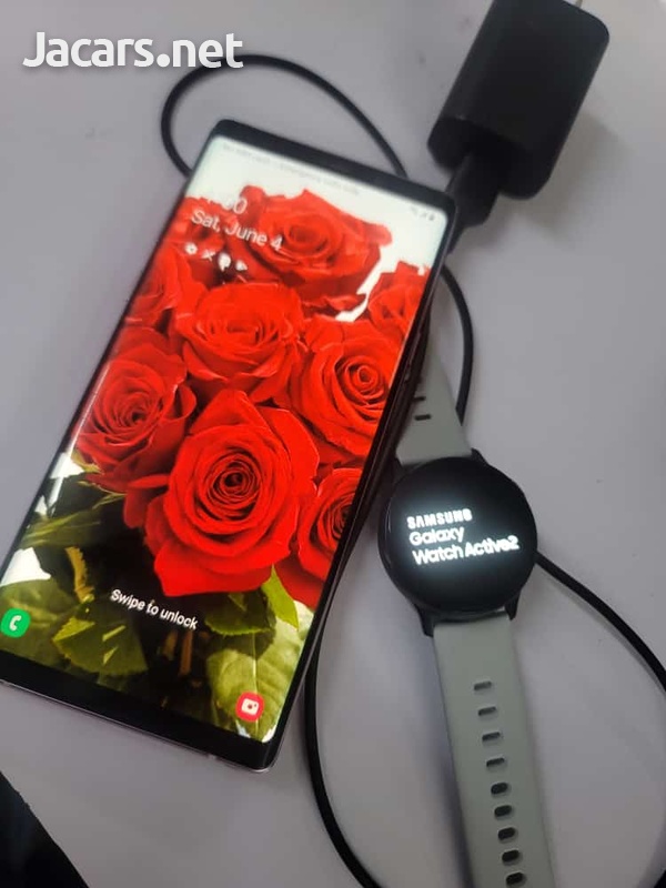 Samsung Galaxy Note 9 with gear watch-6