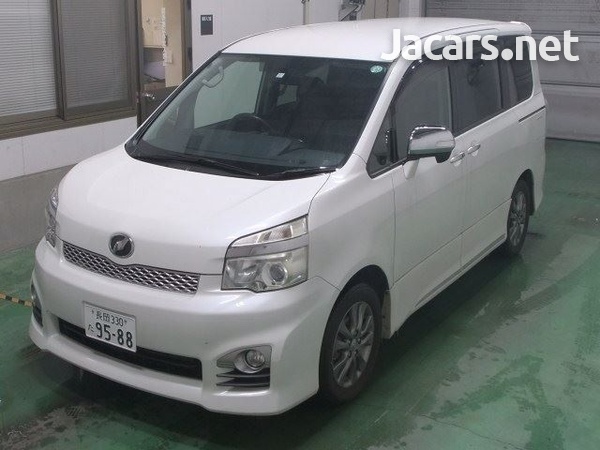 Toyota Voxy 2,0L 2013-2